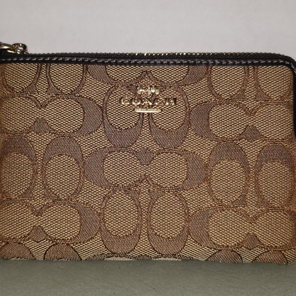 Coach Jacquard Wristlet NWT$78 - Picture 4 of 4